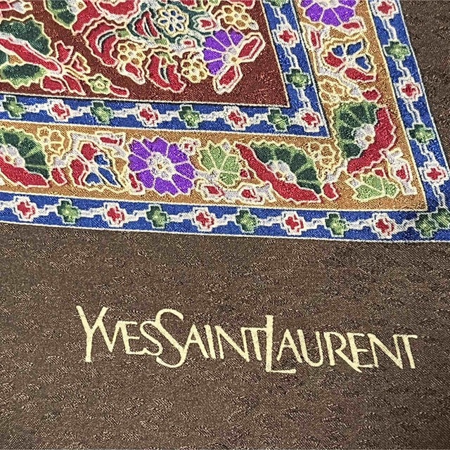 Yves Saint Laurent(イヴサンローラン)の良品イヴ・サンローラン大判シルクスカーフ レディースのファッション小物(バンダナ/スカーフ)の商品写真