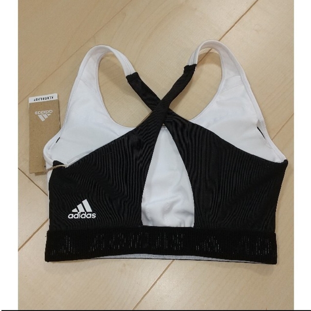 adidas(アディダス)のadidas スポーツブラ スポーツ/アウトドアのトレーニング/エクササイズ(トレーニング用品)の商品写真