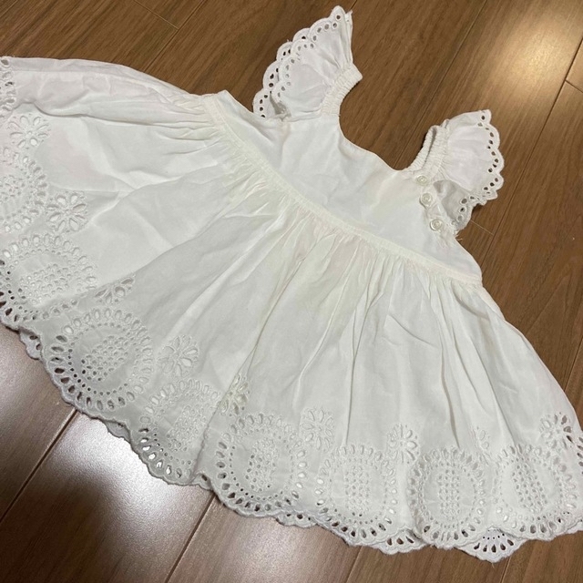 babyGAP(ベビーギャップ)のギャップベビー　白ワンピース キッズ/ベビー/マタニティのベビー服(~85cm)(ワンピース)の商品写真