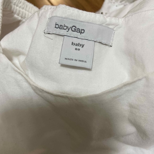 babyGAP(ベビーギャップ)のギャップベビー　白ワンピース キッズ/ベビー/マタニティのベビー服(~85cm)(ワンピース)の商品写真