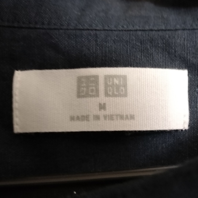 UNIQLO(ユニクロ)のリネンコットンスタンドカラーシャツ　ネイビー　M　ユニクロ　UNIQLO メンズのトップス(シャツ)の商品写真