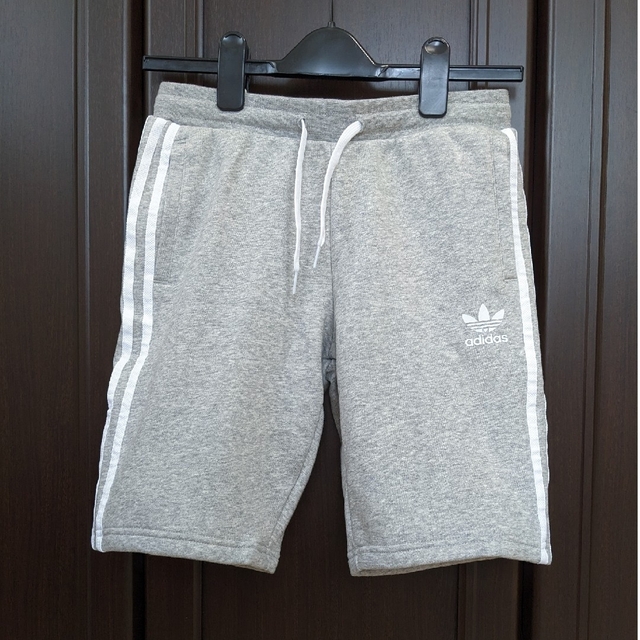 Originals（adidas）(オリジナルス)のoriginals  adidas ハーフパンツ 150ｾﾝﾁ11-12歳 新品 キッズ/ベビー/マタニティのキッズ服男の子用(90cm~)(パンツ/スパッツ)の商品写真