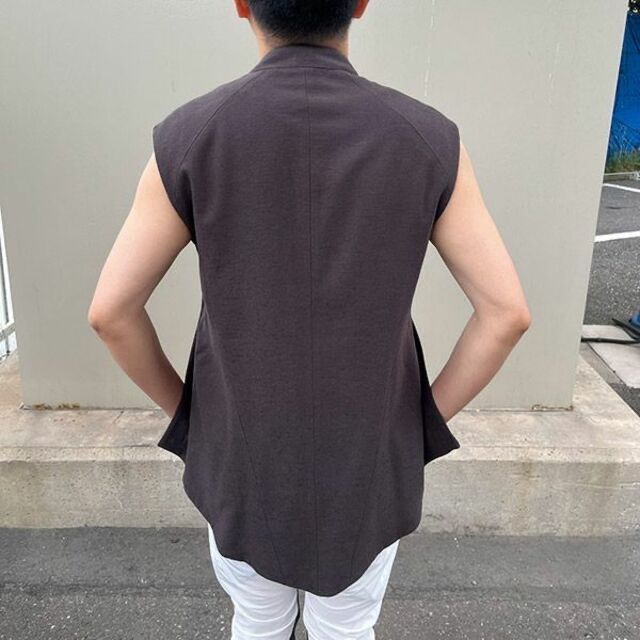 新品】JULIUS 2022AW 両サイドボタン ベスト ダークオーク 3 日本最級
