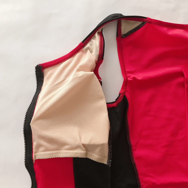新品 フィットネス水着 レッド × ブラック 9M/17LL/19LL レディースの水着/浴衣(水着)の商品写真