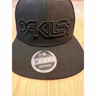 オークリー(Oakley)のオークリー　ORKLEY  ニューエラ　new era キャップ　黒(キャップ)