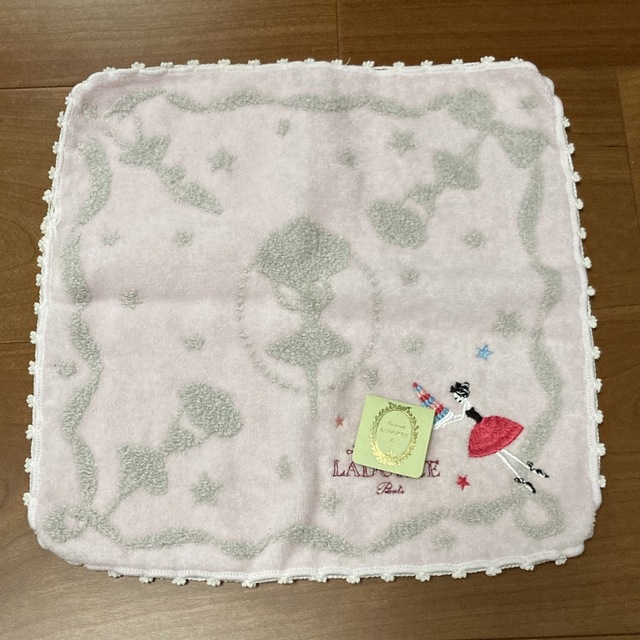 LADUREE(ラデュレ)の⭐︎ 新品　ラデュレ　ハンカチ レディースのファッション小物(ハンカチ)の商品写真