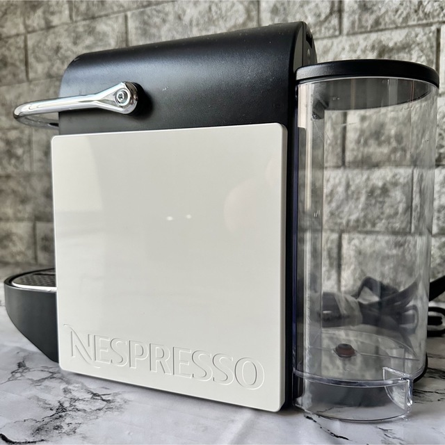 NESPRESSO(ネスプレッソ)のネスプレッソ コーヒーメーカー D60C 2017年製 ルンゴカップつき スマホ/家電/カメラの調理家電(エスプレッソマシン)の商品写真