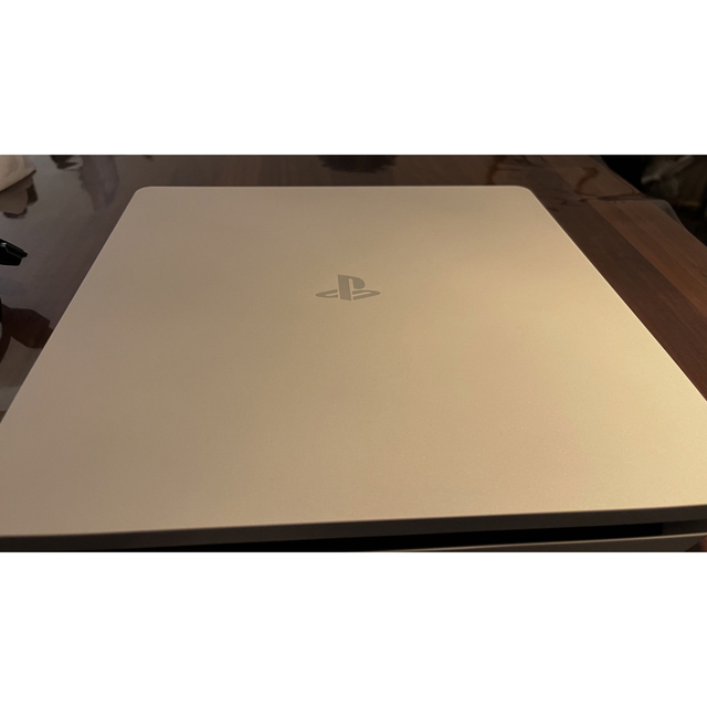 PlayStation4(プレイステーション4)のPlayStation 4 ホワイト 1TB(ソフト1本につき＋1000円) エンタメ/ホビーのゲームソフト/ゲーム機本体(家庭用ゲーム機本体)の商品写真