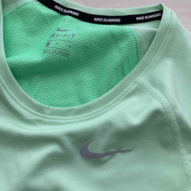 NIKE(ナイキ)のNIKE トレーニングTシャツ スポーツ/アウトドアのランニング(ウェア)の商品写真