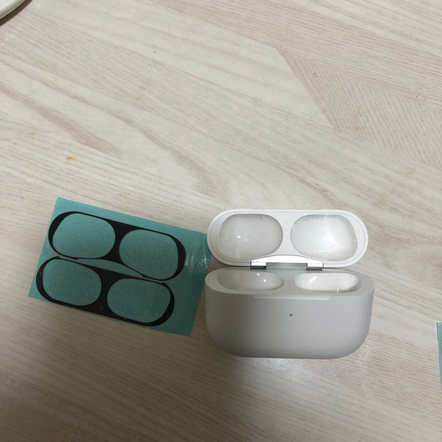 Apple純正 AirPods Pro充電ケース ( アップル本物です)