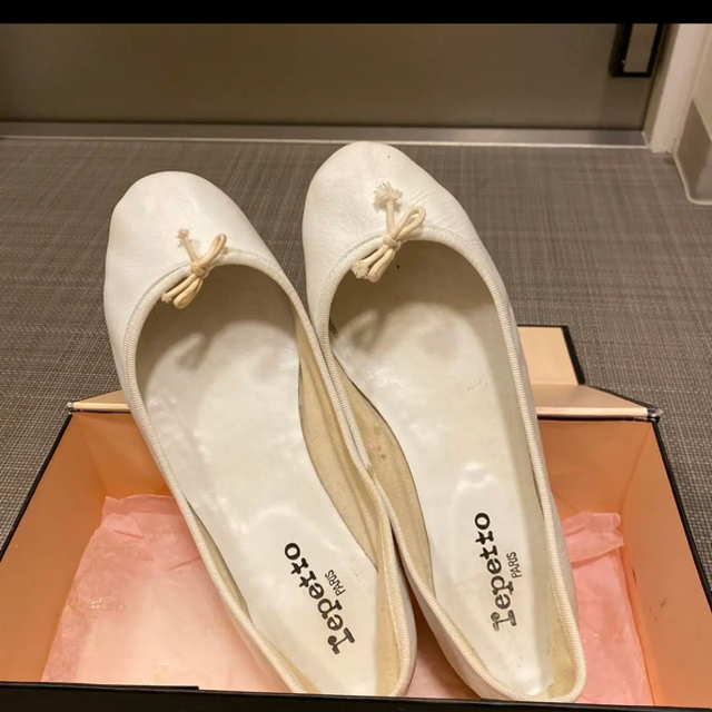 repetto(レペット)のレペット　ホワイト　25cm レディースの靴/シューズ(バレエシューズ)の商品写真