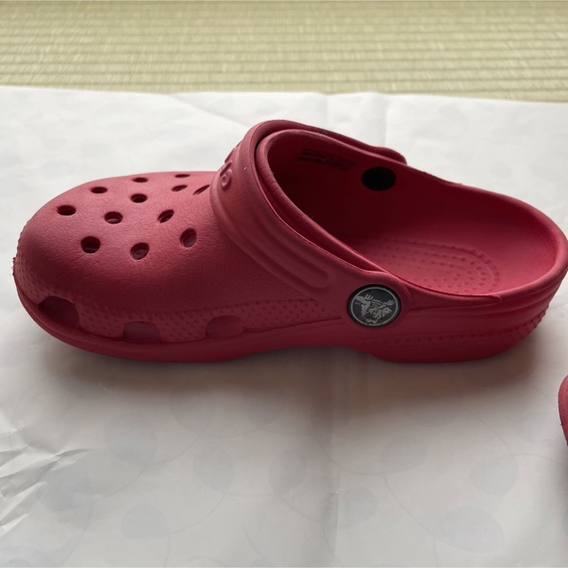 crocs(クロックス)のクロックス　子供用　クロックス　10-11  17.5センチ キッズ/ベビー/マタニティのキッズ靴/シューズ(15cm~)(サンダル)の商品写真