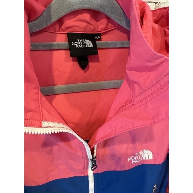 THE NORTH FACE(ザノースフェイス)のノースフェイス　ナイロンジャンパー　140 女の子 キッズ/ベビー/マタニティのキッズ服女の子用(90cm~)(ジャケット/上着)の商品写真