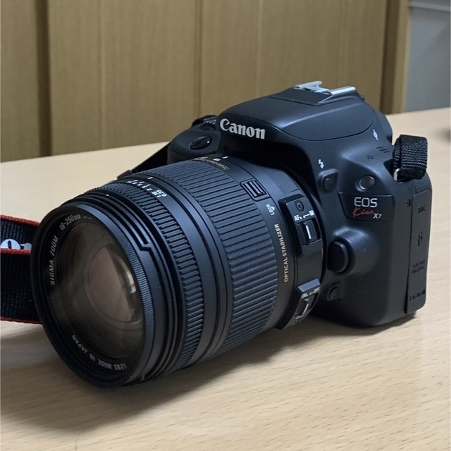 Canon(キヤノン)のCanon EOS Kiss X7 SIGMA18-250mmレンズセット スマホ/家電/カメラのカメラ(デジタル一眼)の商品写真