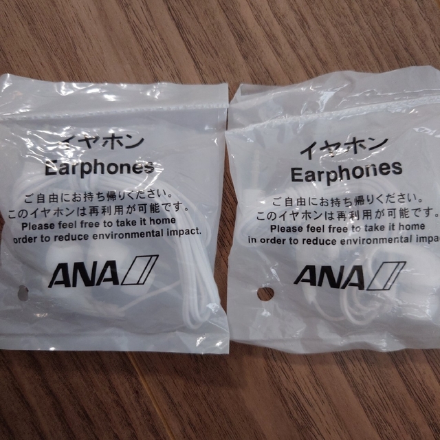 ANA イヤホン　2セット スマホ/家電/カメラのオーディオ機器(その他)の商品写真