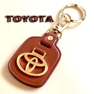 トヨタ(トヨタ)のTOYOTA エンブレム 本革 キーホルダー キャメル トヨタ 未使用品(車内アクセサリ)