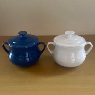 ルクルーゼ(LE CREUSET)の　ル・クルーゼ  スープポット 蓋付き 青と白(食器)