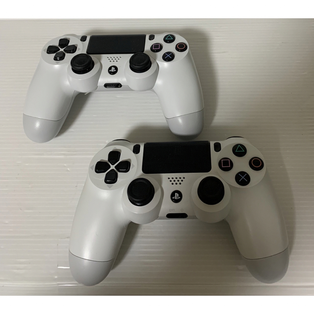 PlayStation4(プレイステーション4)のプレステ4用　純正　コントローラ　デュアルショック4  ホワイト エンタメ/ホビーのゲームソフト/ゲーム機本体(その他)の商品写真