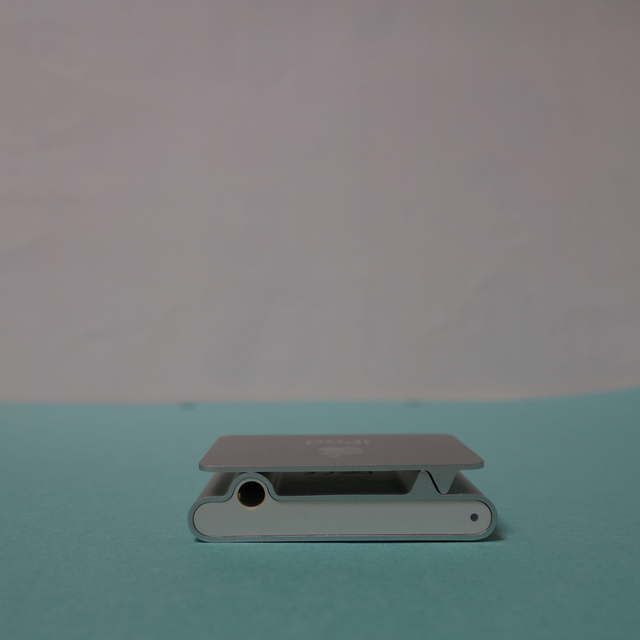 Apple(アップル)のApple iPod shuffle 1GB　Model A1204 シルバー スマホ/家電/カメラのオーディオ機器(ポータブルプレーヤー)の商品写真