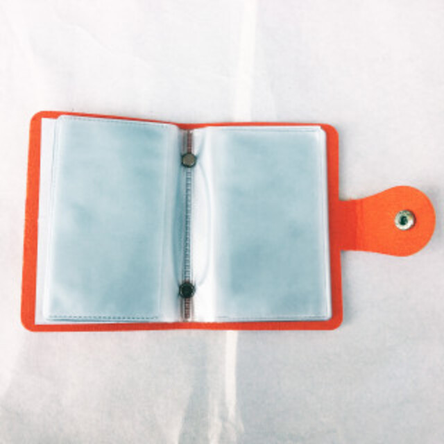 セール! 24枚収納可 コンパクト カードケース 橙 レディースのファッション小物(名刺入れ/定期入れ)の商品写真