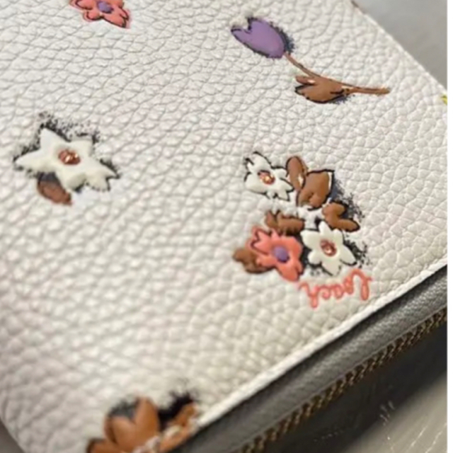 【美品】COACH　長財布　ホワイト　フラワー柄 2