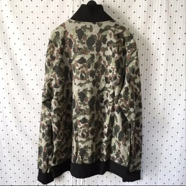 Urban Outfitters(アーバンアウトフィッターズ)のBrooklynブルックリンUS限定CAMO カモコットンMA-1ジャケットM メンズのジャケット/アウター(ミリタリージャケット)の商品写真