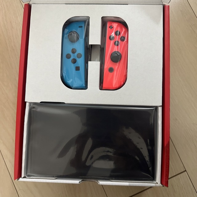 Nintendo Switch(ニンテンドースイッチ)のニンテンドースイッチ　有機EL ネオンカラー　訳あり エンタメ/ホビーのゲームソフト/ゲーム機本体(家庭用ゲーム機本体)の商品写真