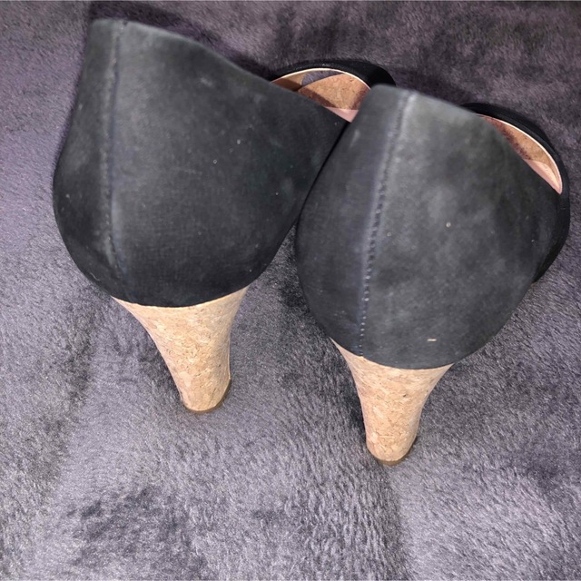 Pitti(ピッティ)の極美品ピッティ　パンプス　ブラック　太ヒール レディースの靴/シューズ(ハイヒール/パンプス)の商品写真