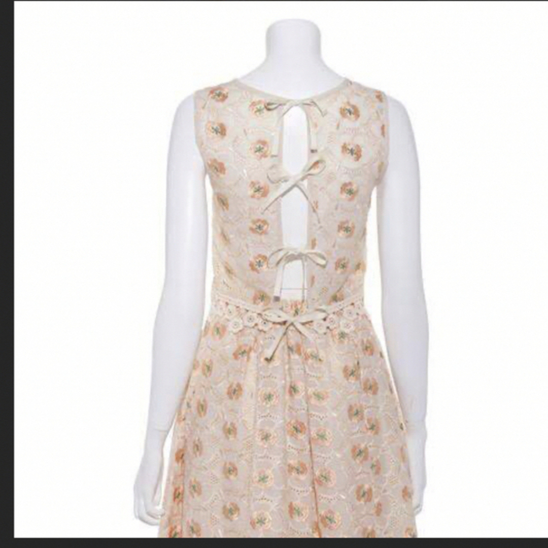 Lily Brown - 【新品.タグ付き】♡リリーブラウン♡お花刺繍トップス