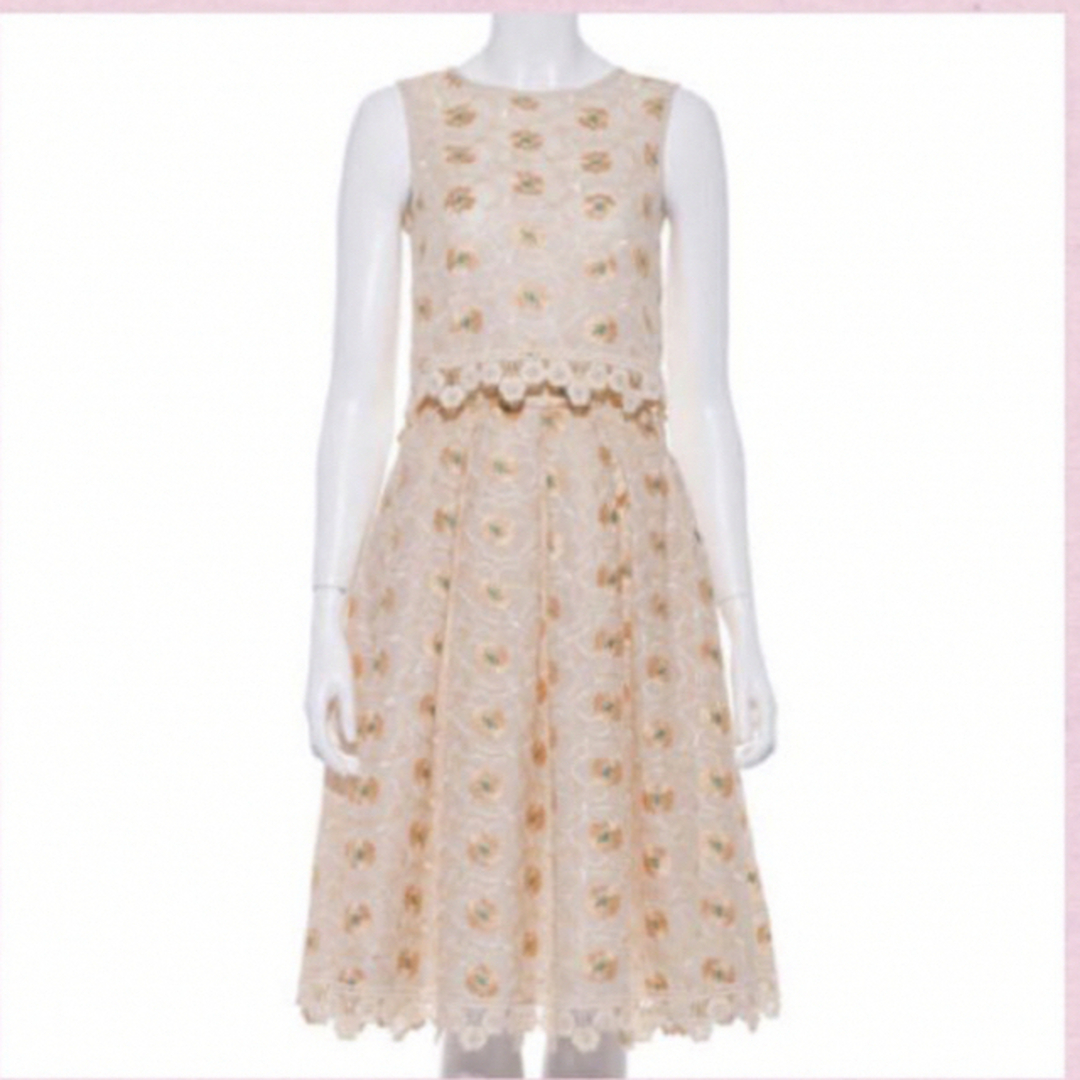 Lily Brown - 【新品.タグ付き】♡リリーブラウン♡お花刺繍トップス