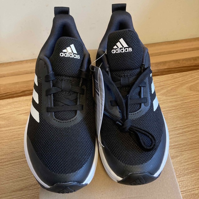 adidas(アディダス)の新品未使用　adidas スニーカー　20.0㎝ キッズ/ベビー/マタニティのキッズ靴/シューズ(15cm~)(スニーカー)の商品写真