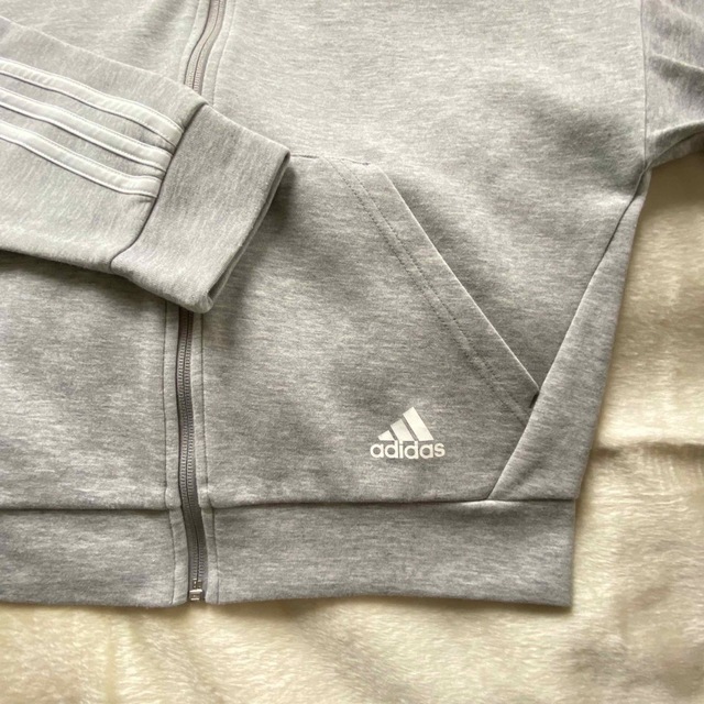 adidas(アディダス)のadidas パーカー＊150 キッズ/ベビー/マタニティのキッズ服女の子用(90cm~)(Tシャツ/カットソー)の商品写真