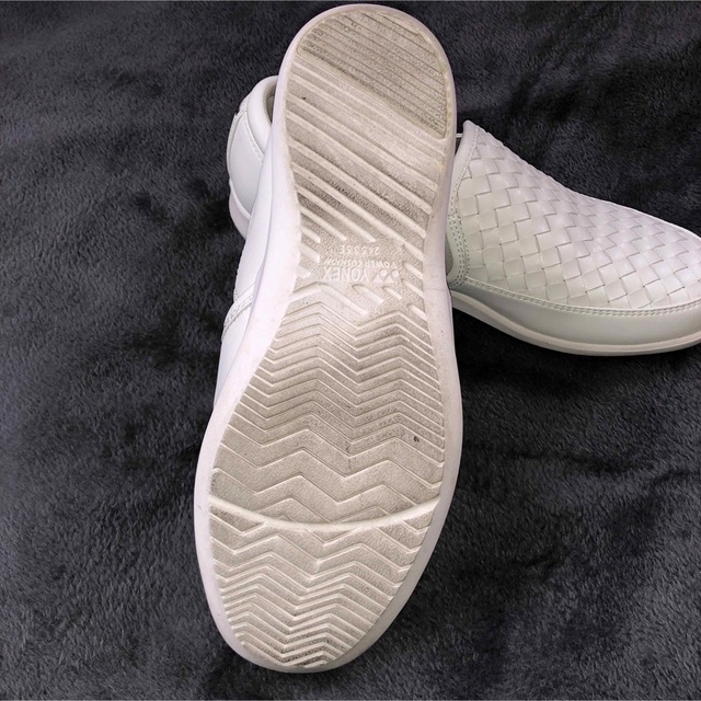 YONEX(ヨネックス)の美品ヨネックス　スニーカー　スリッポン　ホワイト レディースの靴/シューズ(スニーカー)の商品写真