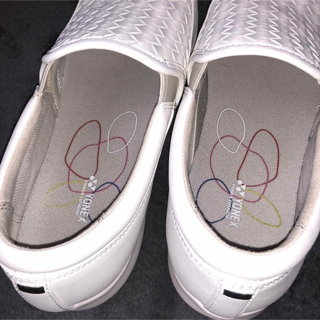 YONEX(ヨネックス)の美品ヨネックス　スニーカー　スリッポン　ホワイト レディースの靴/シューズ(スニーカー)の商品写真