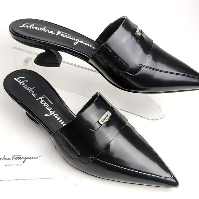 Salvatore Ferragamo(サルヴァトーレフェラガモ)の未使用美品22年製♥フェラガモFerragamo　Fヒールミュールサンダル5 レディースの靴/シューズ(サンダル)の商品写真