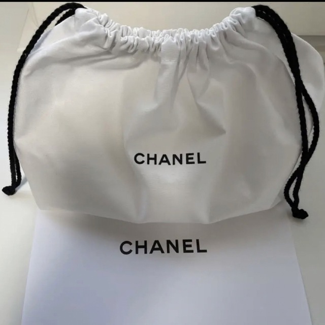 CHANEL(シャネル)の新品・未使用　送料込！　●シャネル● ポーチ 巾着 レディースのファッション小物(ポーチ)の商品写真