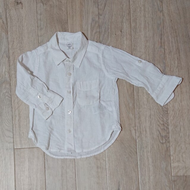 babyGAP(ベビーギャップ)のbabyGAP ロールアップシャツ 80サイズ キッズ/ベビー/マタニティのベビー服(~85cm)(シャツ/カットソー)の商品写真