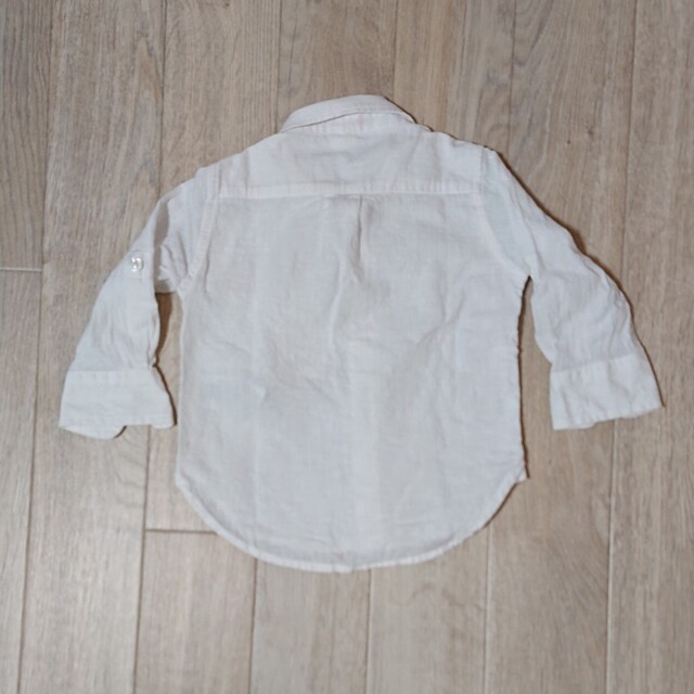 babyGAP(ベビーギャップ)のbabyGAP ロールアップシャツ 80サイズ キッズ/ベビー/マタニティのベビー服(~85cm)(シャツ/カットソー)の商品写真