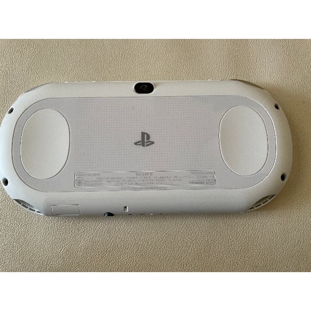 美品 SONY PSVitaホワイト本体メモリカード付 4