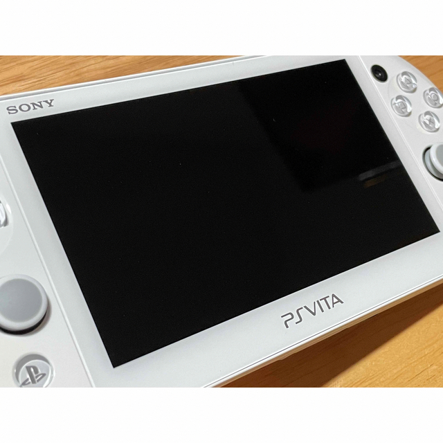 美品 SONY PSVitaホワイト本体メモリカード付 5