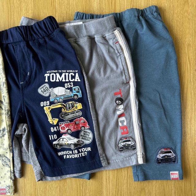 Takara Tomy(タカラトミー)のMINA様ご購入商品です　　　トミカ　ズボン　100cm 4本セット キッズ/ベビー/マタニティのキッズ服男の子用(90cm~)(パンツ/スパッツ)の商品写真