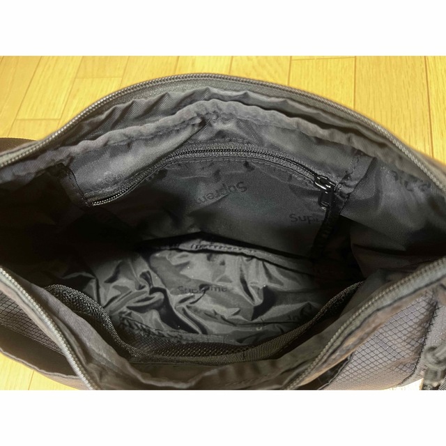 Supreme(シュプリーム)のSupreme Small Messenger Bag メンズのバッグ(メッセンジャーバッグ)の商品写真