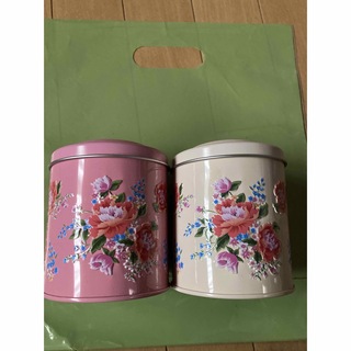 カルディ(KALDI)のカルディ　台湾フェア　2022年　客家柄　ピンク、アイボリーの2缶(小物入れ)
