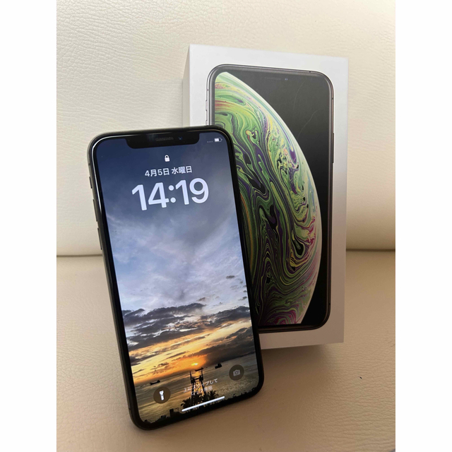 iPhone(アイフォーン)のiPhone Xs Space Gray 256 GB docomo スマホ/家電/カメラのスマートフォン/携帯電話(スマートフォン本体)の商品写真