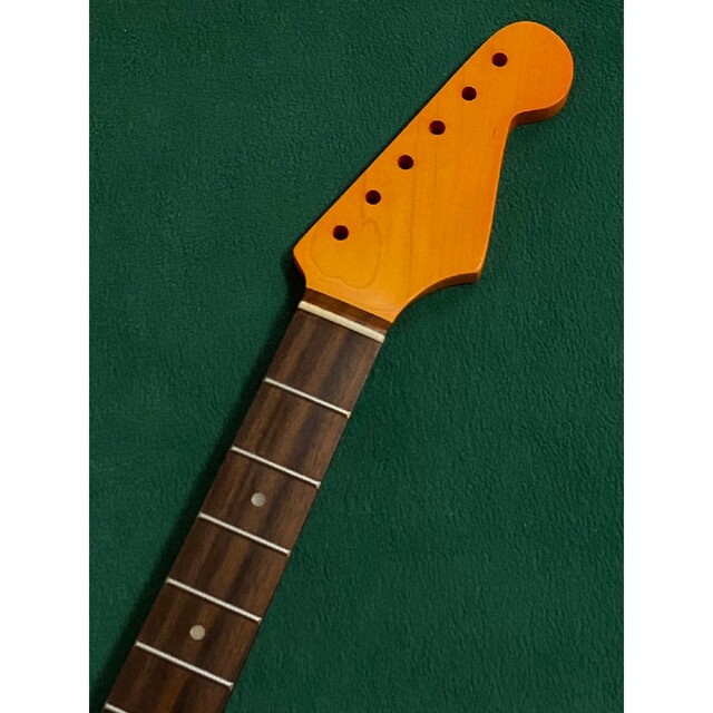 ストラトキャスターネック（No114）ローズビンテージカラーネックニトロサテン塗ギター