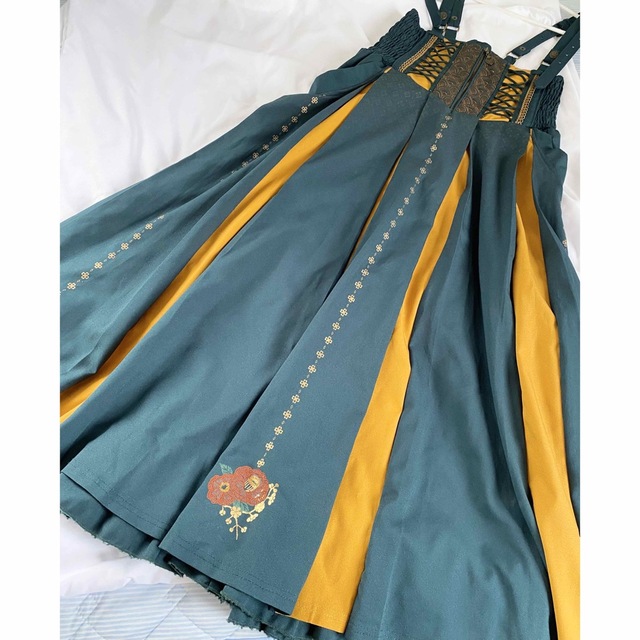 OZZON(オッズオン)のozzon 椿柄　袴スカート　かぼちゃ色　 レディースのスカート(ロングスカート)の商品写真