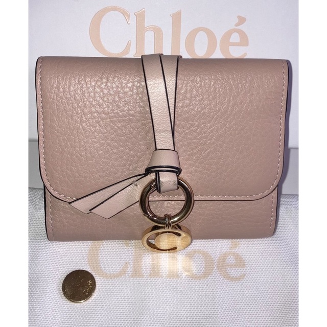 Chloe(クロエ)のとろろ様専用　Chloe クロエ　三つ折り財布 ピンクベージュ レディースのファッション小物(財布)の商品写真