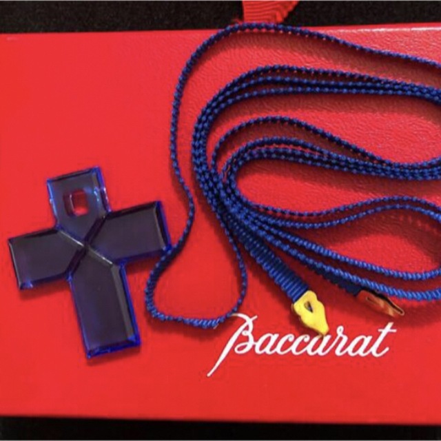Baccarat(バカラ)の【最終価格】バカラ　クロス　ブルー　ネックレス　未使用品 レディースのアクセサリー(ネックレス)の商品写真