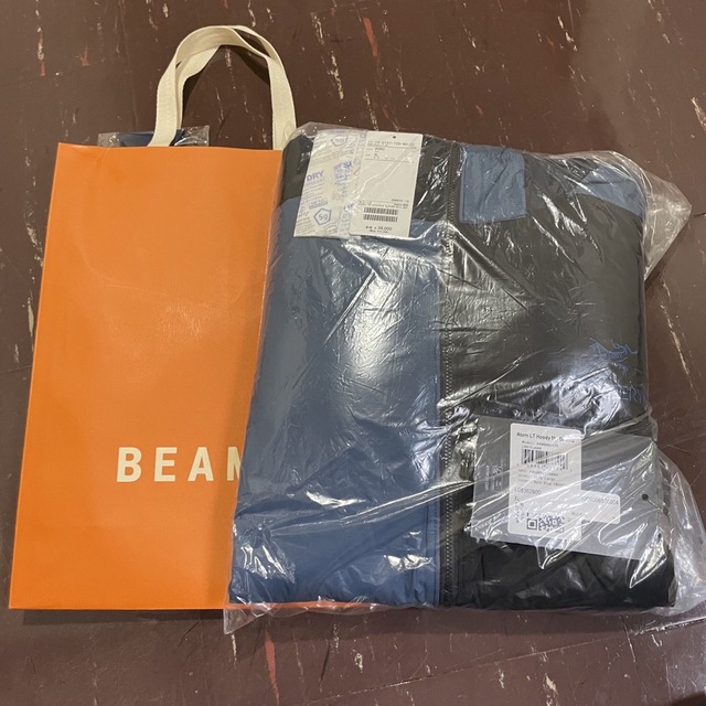 ARC'TERYX(アークテリクス)のARC'TERYX × BEAMS 別注 Atom LT Hoody XLサイズ メンズのジャケット/アウター(その他)の商品写真