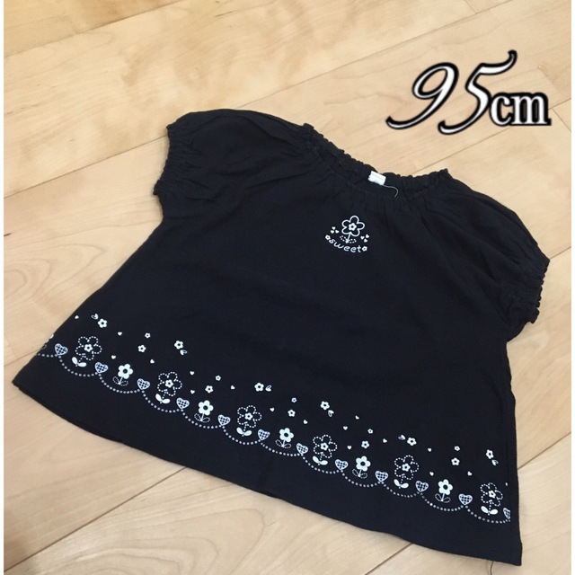 西松屋(ニシマツヤ)のTシャツ　95㎝ キッズ/ベビー/マタニティのキッズ服女の子用(90cm~)(Tシャツ/カットソー)の商品写真